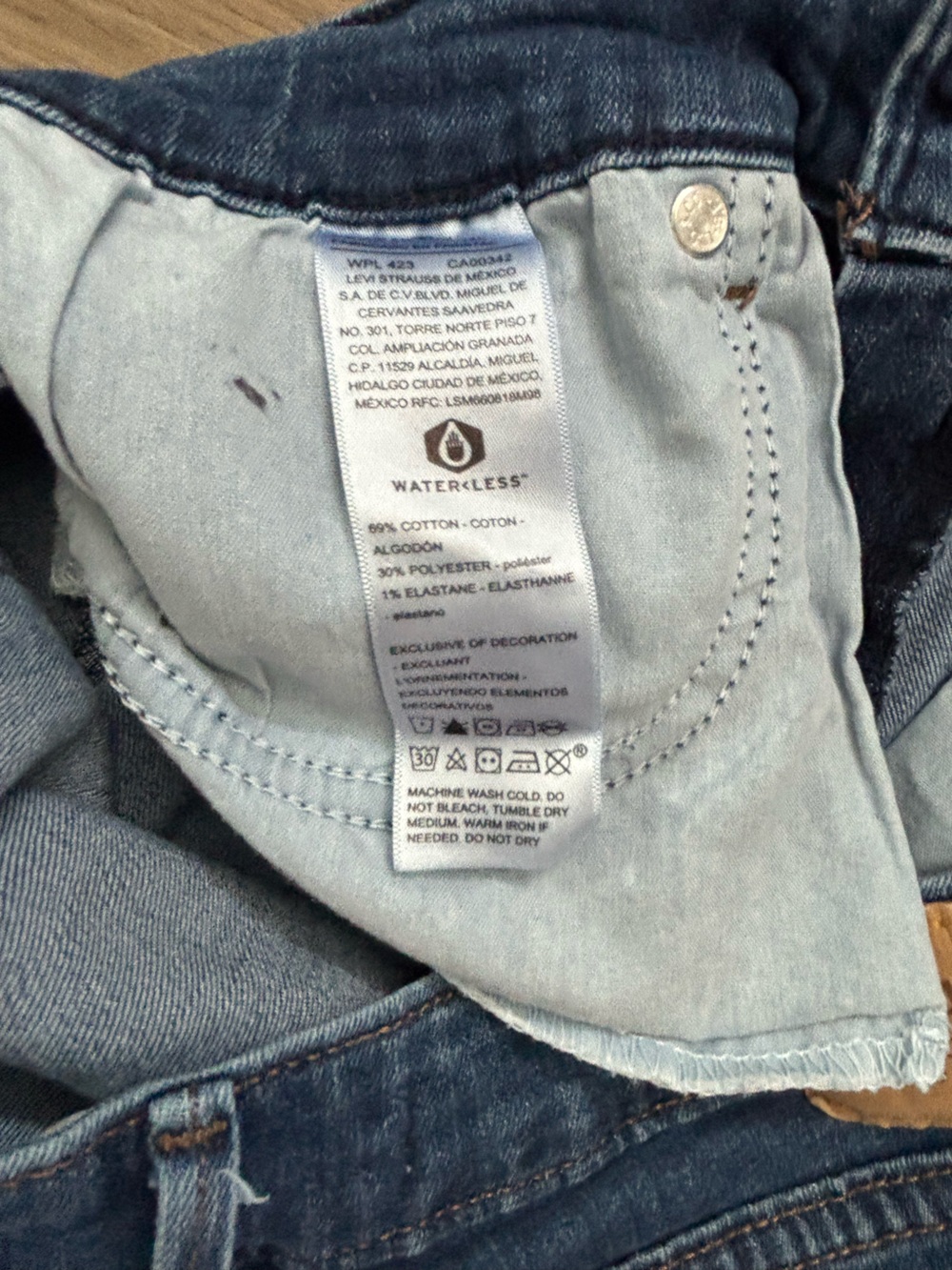 Levi Strauss Dark Blue Denim Roll-Cuff Women's Shorts Size 10 - Picture 3 of 5